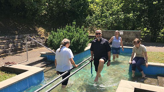 Weihbischof Renz besucht FÖJlerinnen in Beuron FÖJ vom Weihbischof gelobt